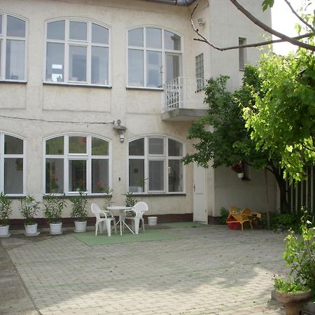 Garden Szivarvany Utcai Vendeghaz 세게드 외부 사진