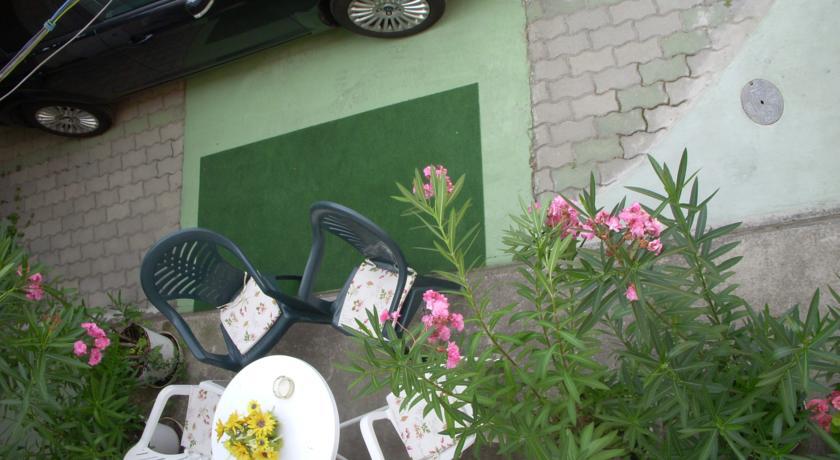 Garden Szivarvany Utcai Vendeghaz 세게드 객실 사진