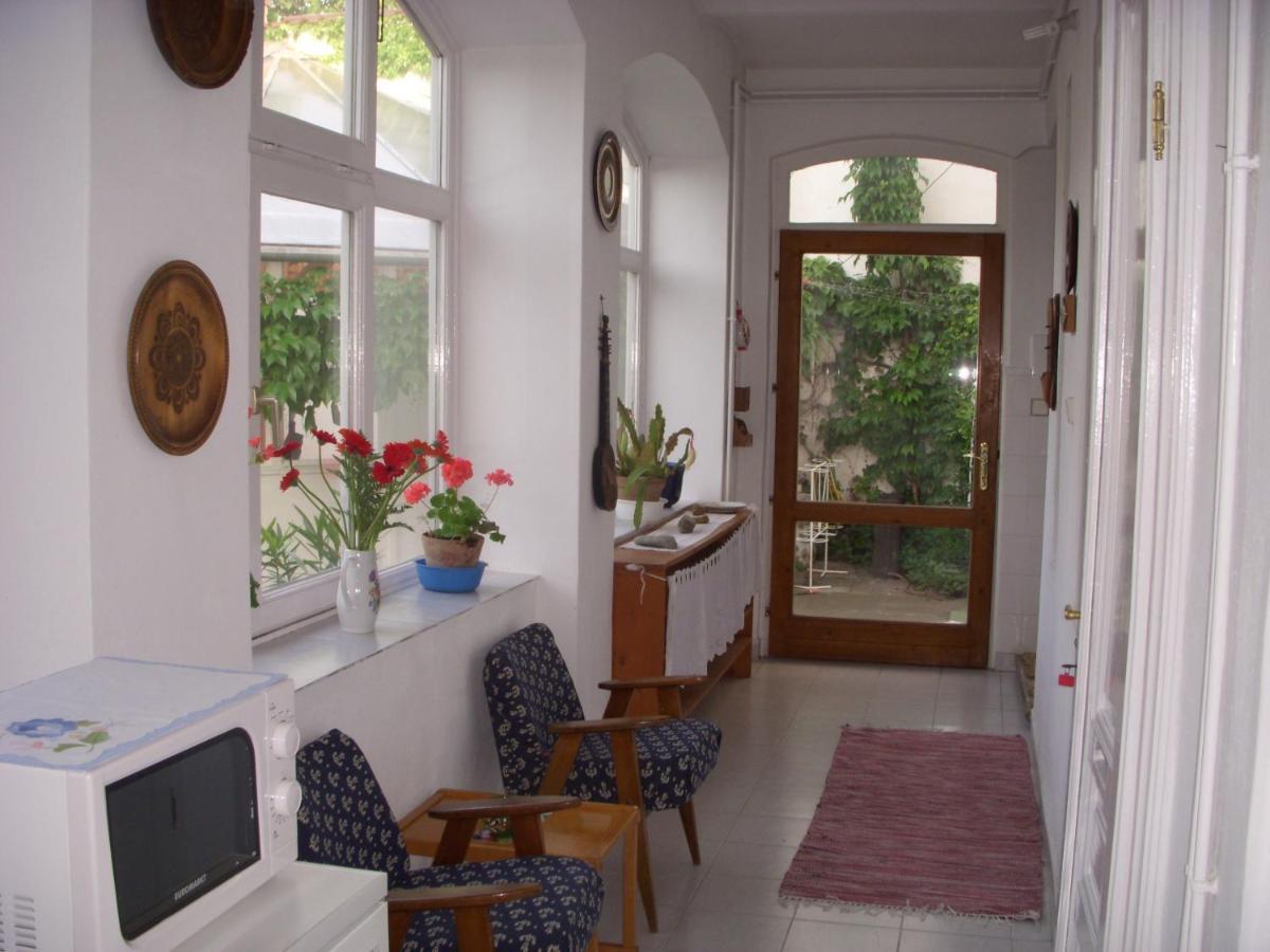 Garden Szivarvany Utcai Vendeghaz 세게드 외부 사진